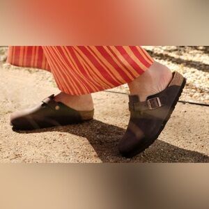 Brown leather softbed Burkenstock clogs size 37